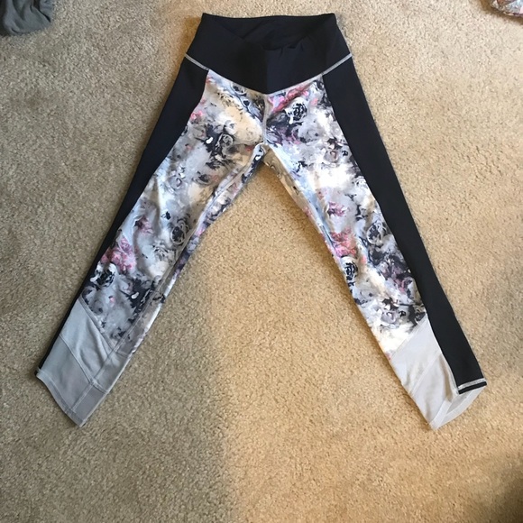 lululemon athletica Pants - Lululemon If you’re lucky crop pant - size 4